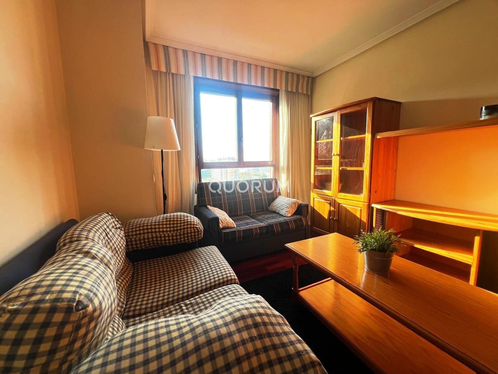 Living room of Flat to rent in Bilbao   with Heating