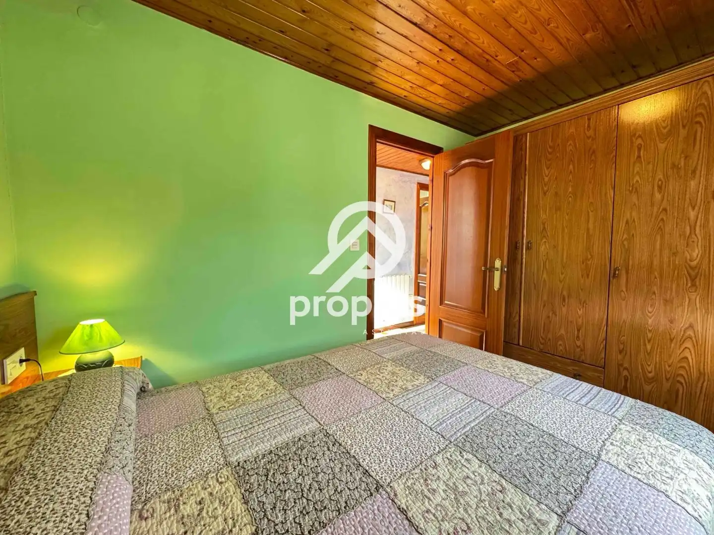 Vista exterior de Casa o chalet en venta en Parres con Calefacción, Jardín privado y Parquet