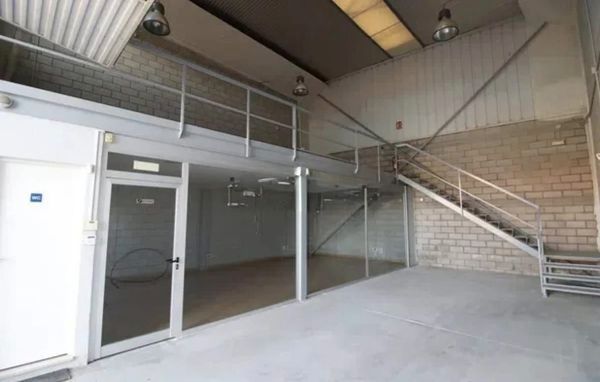 Nau industrial de lloguer en Campos