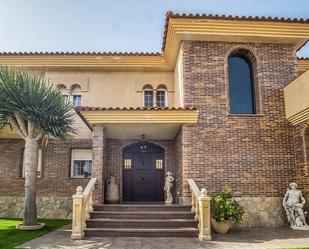 Vista exterior de Casa o xalet en venda en La Manga del Mar Menor amb Aire condicionat, Calefacció i Jardí privat