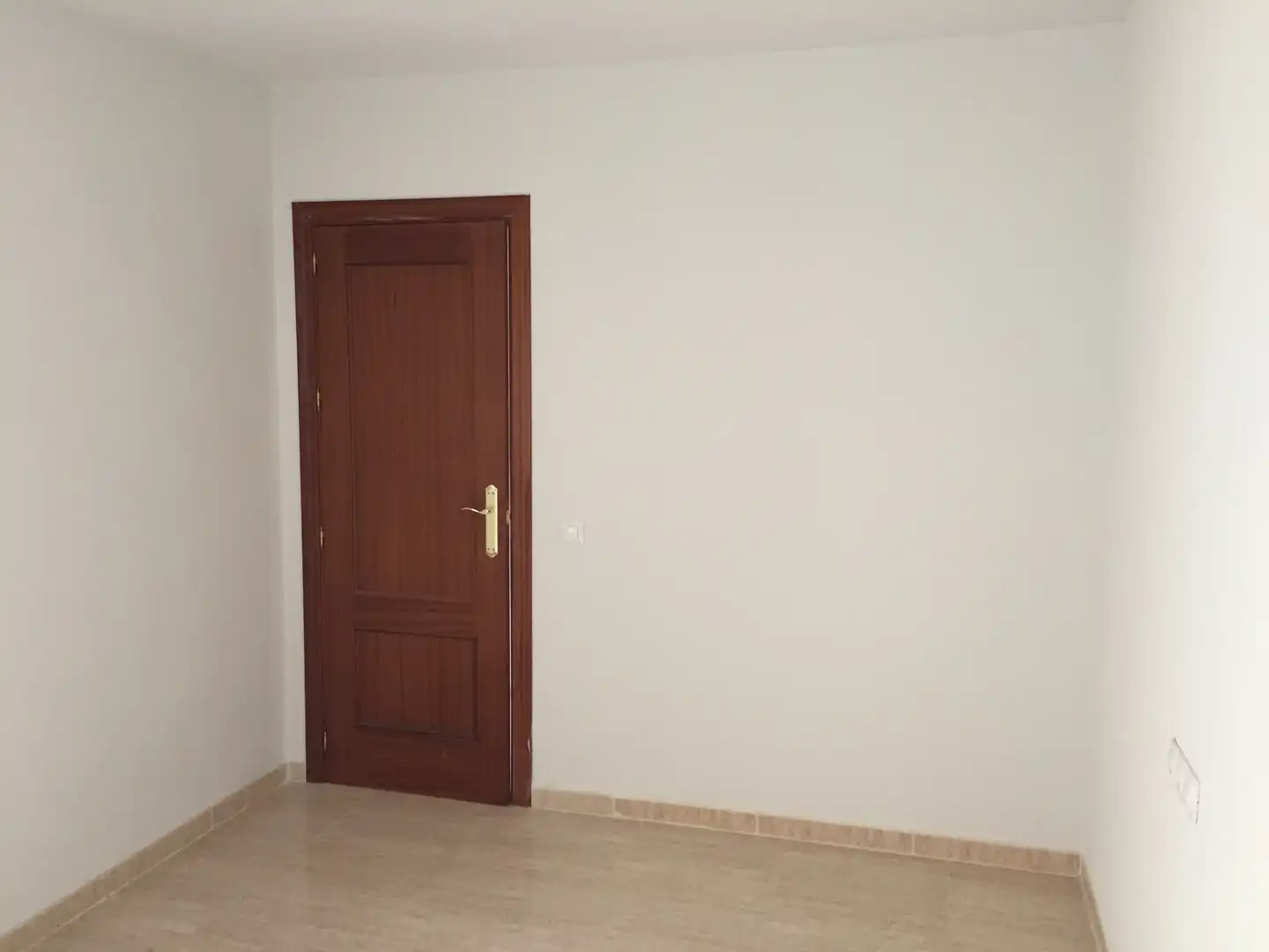 Schlafzimmer von Wohnungen zum Verkauf in Fuente Vaqueros mit Ofen und Waschmaschine