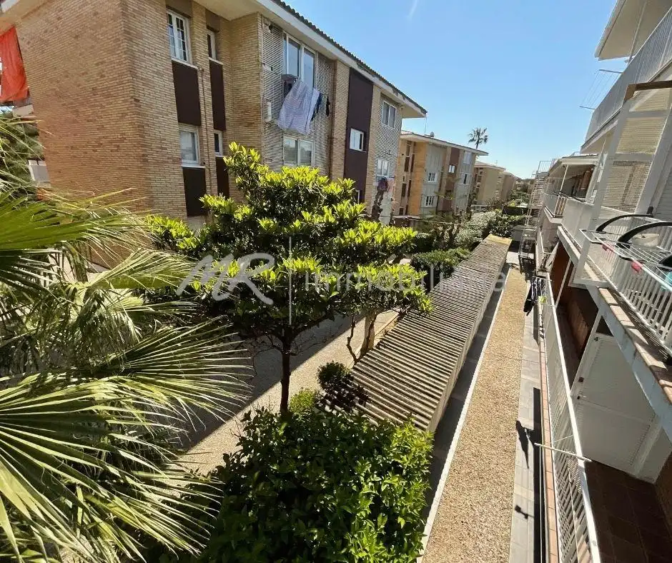 Vista exterior de Àtic en venda en Gavà amb Aire condicionat, Calefacció i Jardí privat