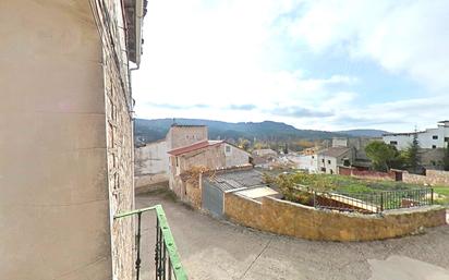 Vista exterior de Casa adosada en venda en Renera amb Balcó