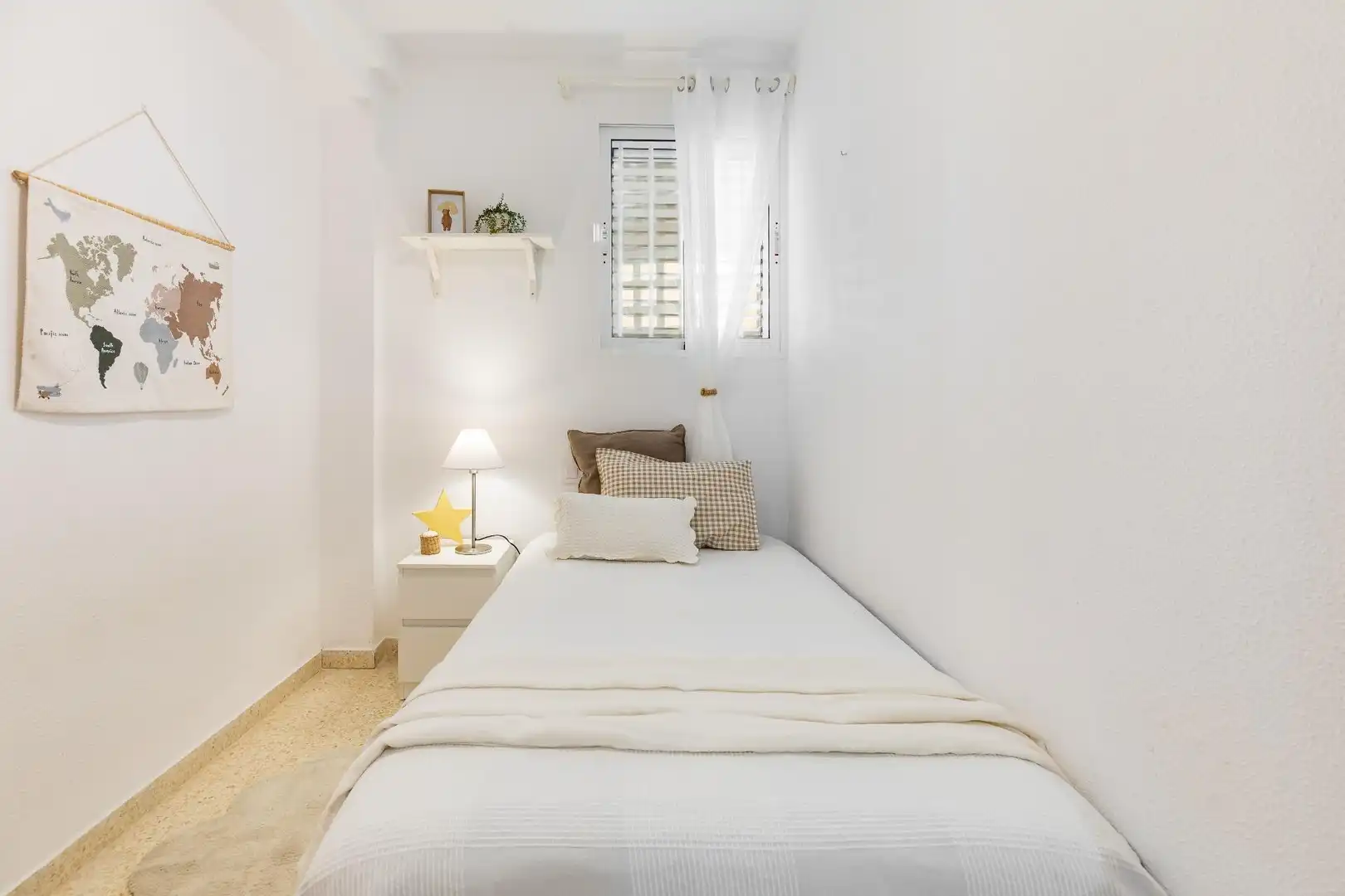 Bedroom of Flat for sale in Pobles del Sud