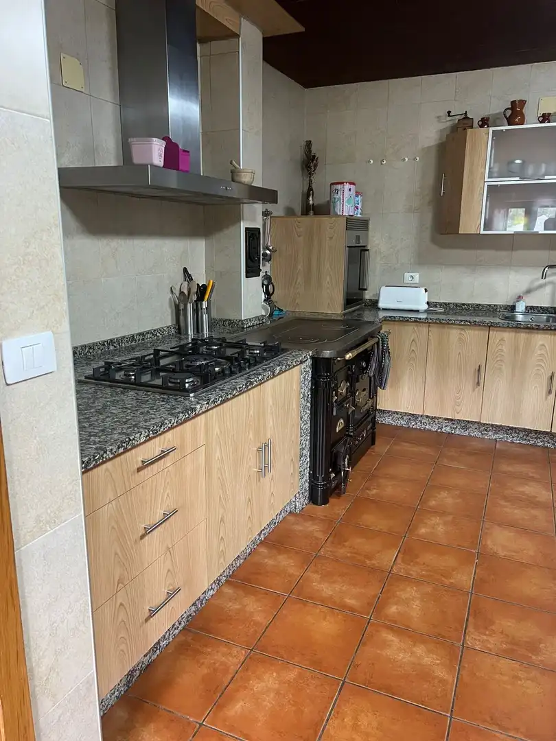 Cocina de Finca rústica en venta en Triacastela con Jardín privado, Trastero y Balcón