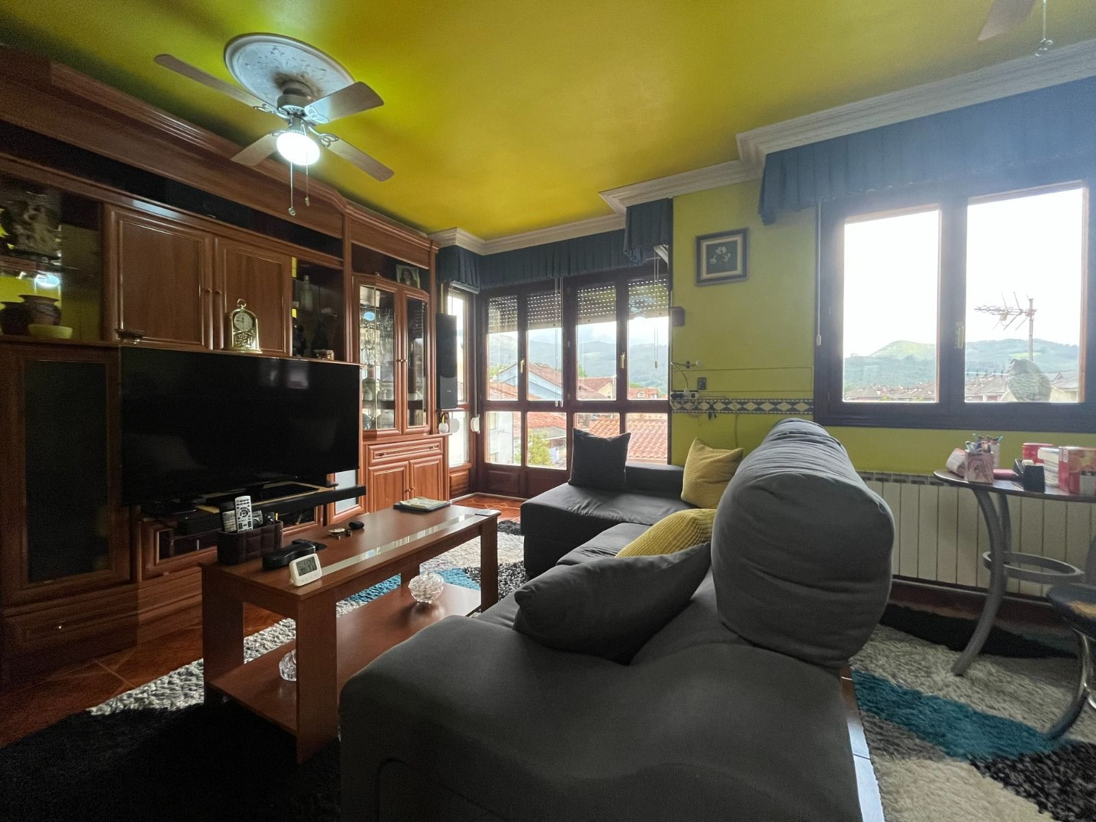 Sala d'estar de Pis en venda en Guriezo amb Calefacció i Moblat