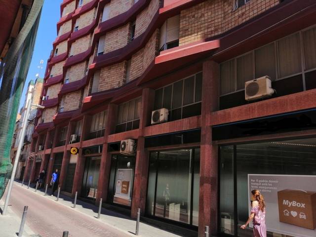 Local comercial en Venta en C/ Joan Baget  en Instituts - Universitat