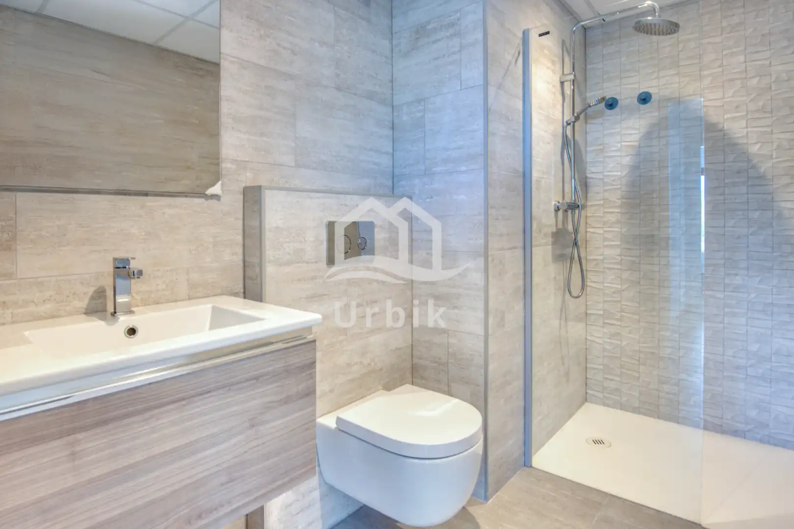 Baño de Ático en venta en Castell d'Aro, Platja d'Aro i s'Agaró con Aire acondicionado, Calefacción y Parquet