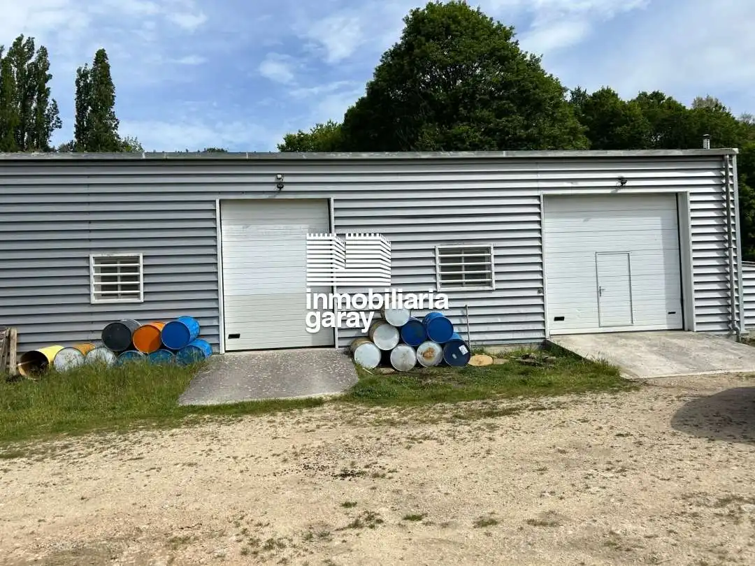 Vista exterior de Nave industrial en venta en Merindad de Sotoscueva