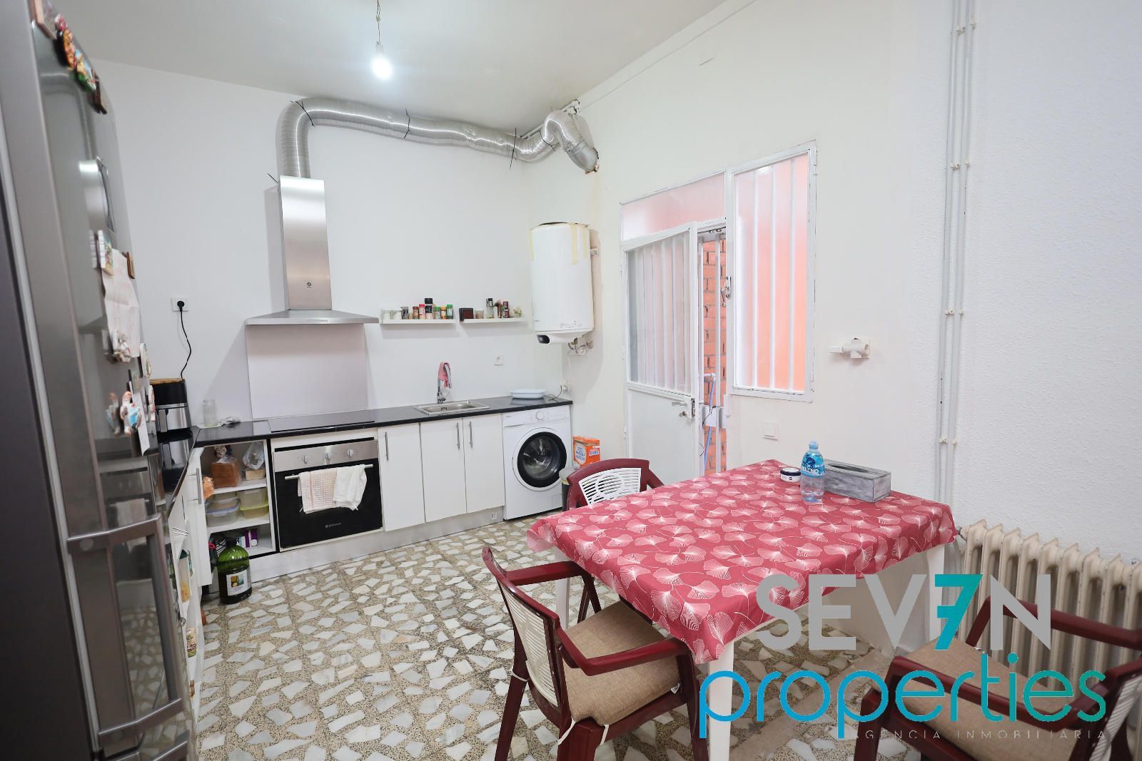 Cuina de Casa adosada en venda en Camarena amb Aire condicionat, Calefacció i Jardí privat