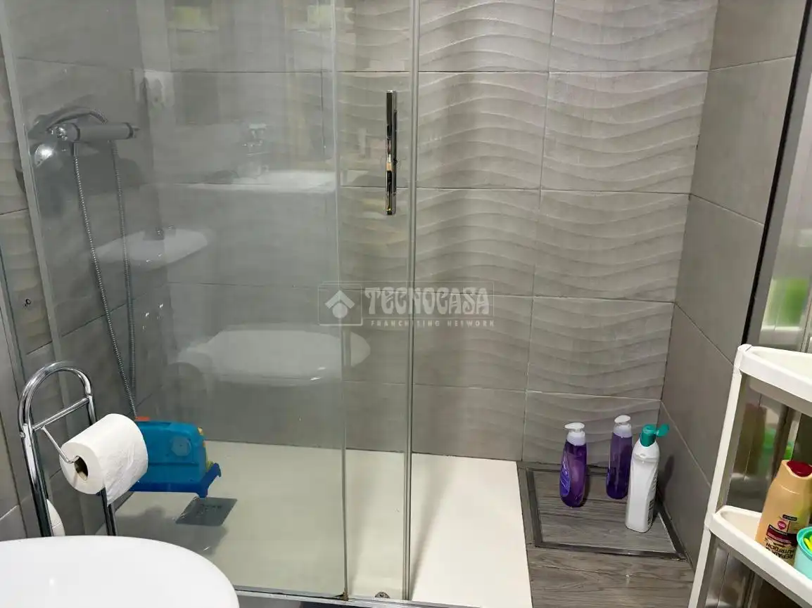Baño de Casa adosada en venta en Sevilla con Aire acondicionado