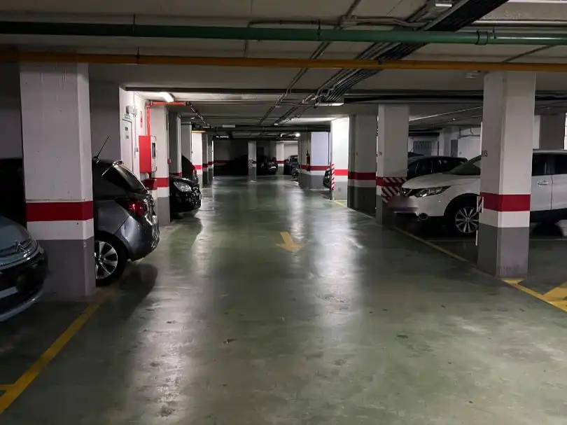 Parkplatz von Garage zur Miete in Valencia