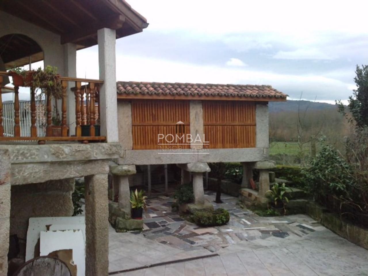 Vista exterior de Casa o xalet en venda en Paderne de Allariz amb Calefacció, Jardí privat i Terrassa