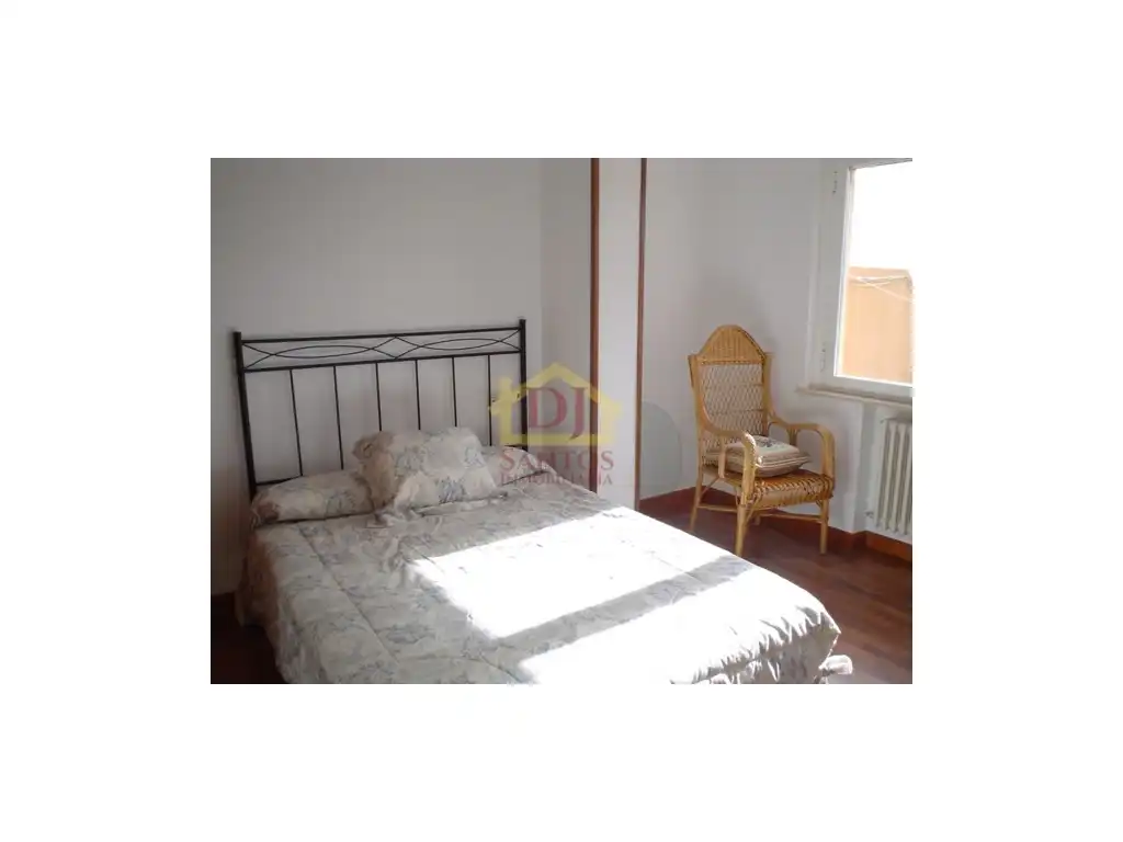 Dachboden zur Miete in Calle Maria Auxiliadora, Salesas
