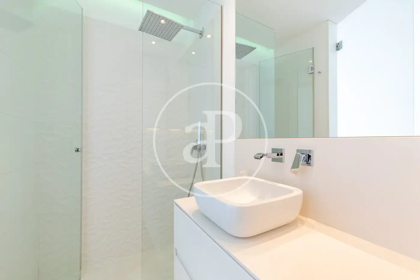 Baño de Piso en venta en Barcelona con Aire acondicionado, Calefacción y Terraza