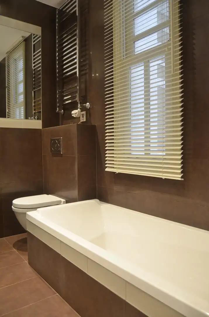 Badezimmer von Wohnung zur Miete in A Coruña Capital  mit Heizung, Parkett und Balkon
