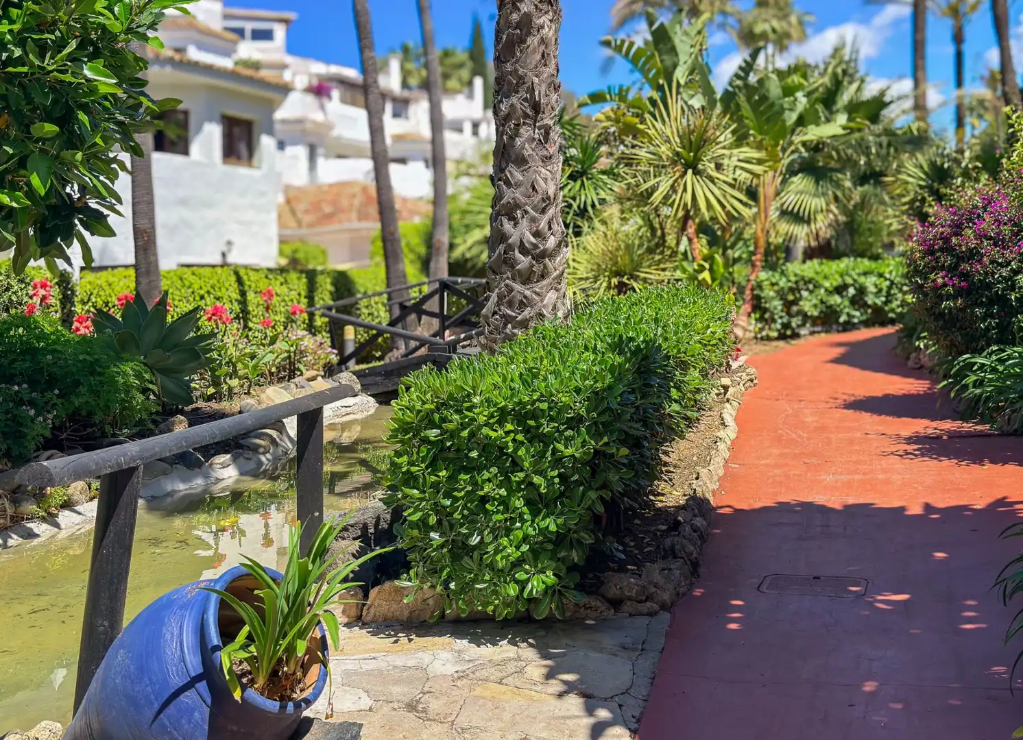 Vista exterior de Planta baja en venta en Marbella con Aire acondicionado, Terraza y Piscina