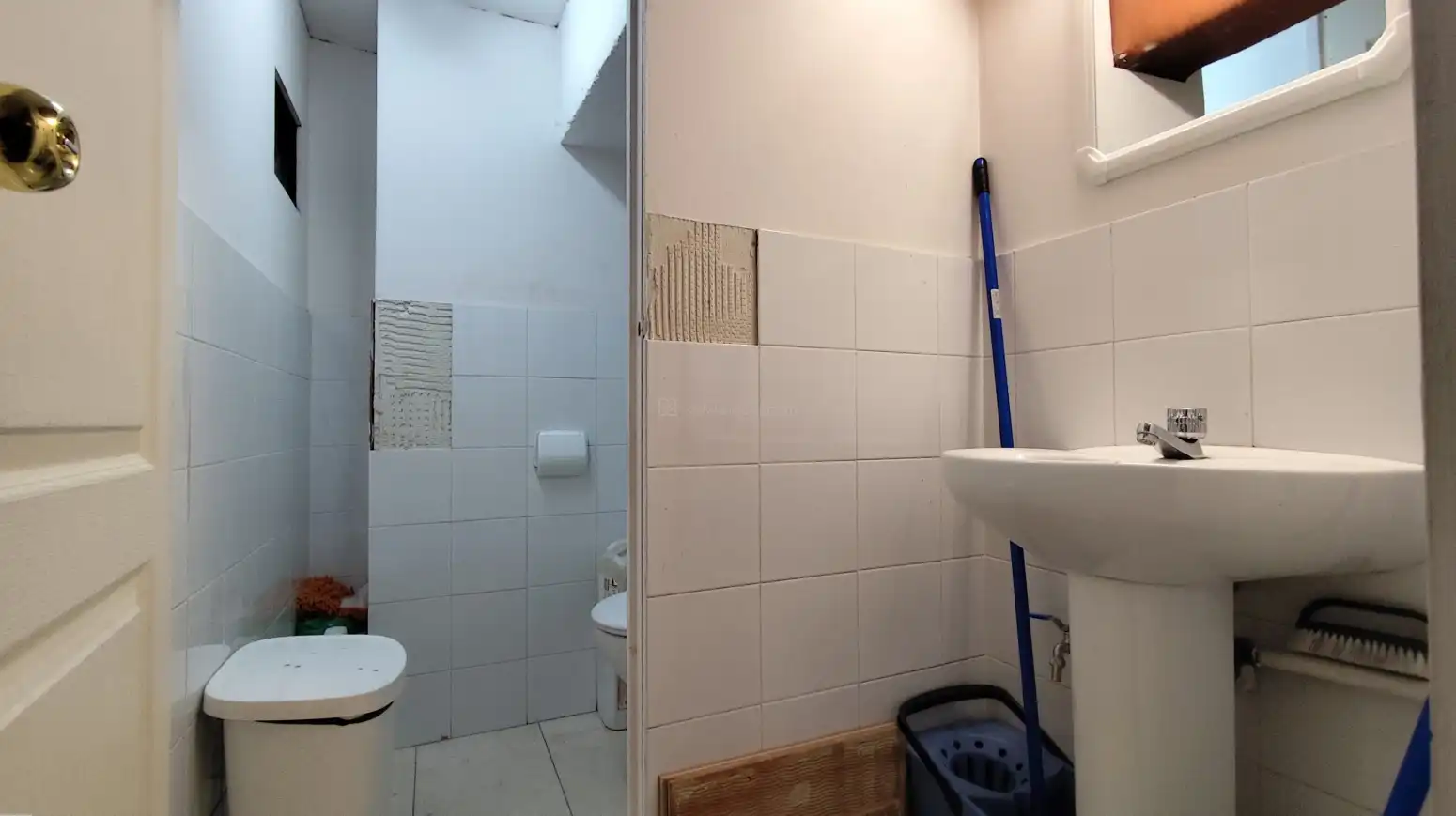 Bathroom of Commercial properties for rent in  Logroño  with Air Conditioner