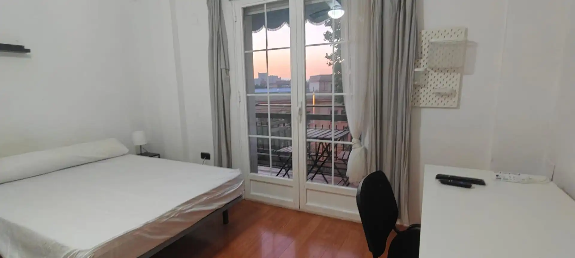 Schlafzimmer von Wohnung zur untervermieten in Beiro