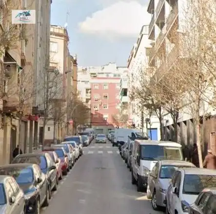 Außenansicht von Wohnung zum Verkauf in L'Hospitalet de Llobregat mit Privatgarten