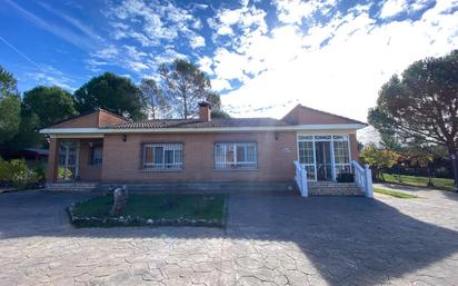 Vista exterior de Casa o xalet en venda en Hontoba amb Calefacció