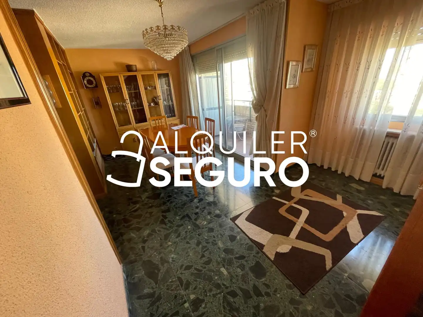 Vista exterior de Piso de alquiler en Madrid con Calefacción, Terraza y Amueblado