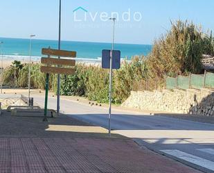 Vista exterior de Pis en venda en Conil de la Frontera amb Terrassa i Moblat