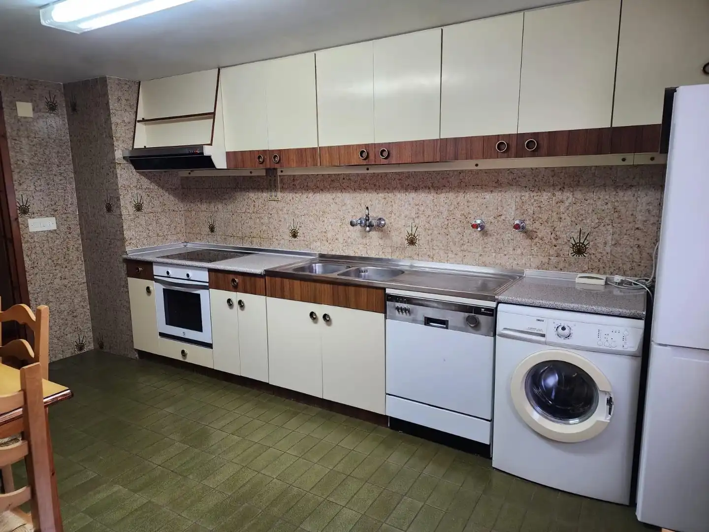 Kitchen of Flat for sale in Jaca  with Terrace, Storage room and Furnished