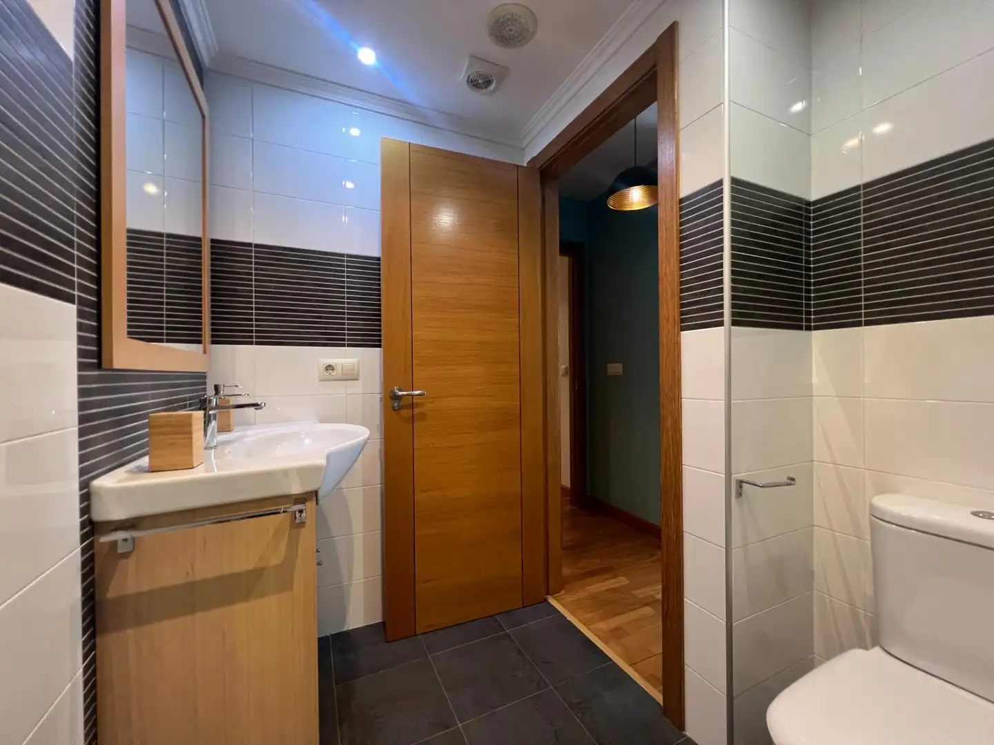 Badezimmer von Wohnung zur Miete in Cambre  mit Heizung, Abstellraum und Möbliert