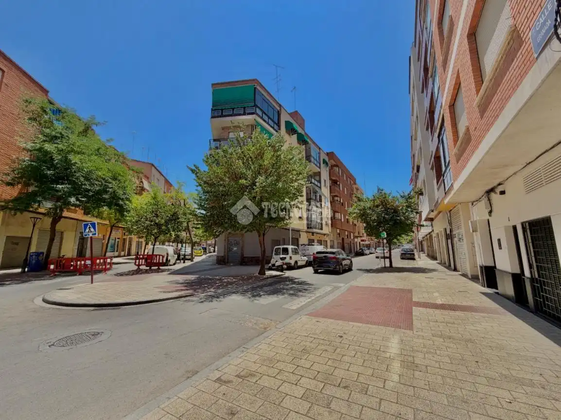 Vista exterior de Pis en venda en Albacete amb Terrassa