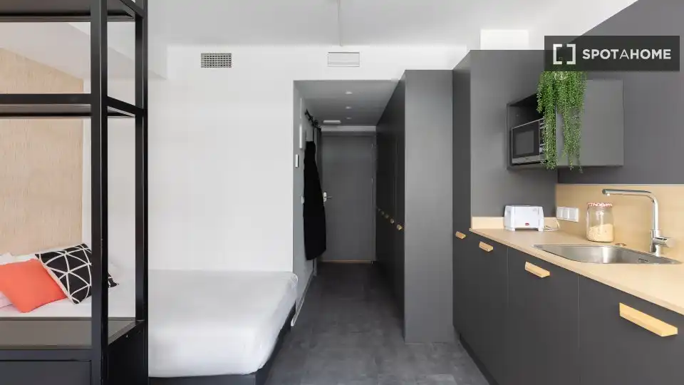 Habitación de Piso de alquiler en Valencia con Aire acondicionado, Calefacción y Amueblado