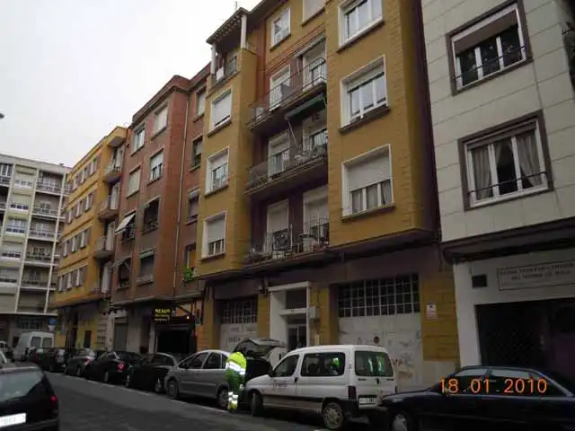 Vista exterior de Pis en venda en  Logroño