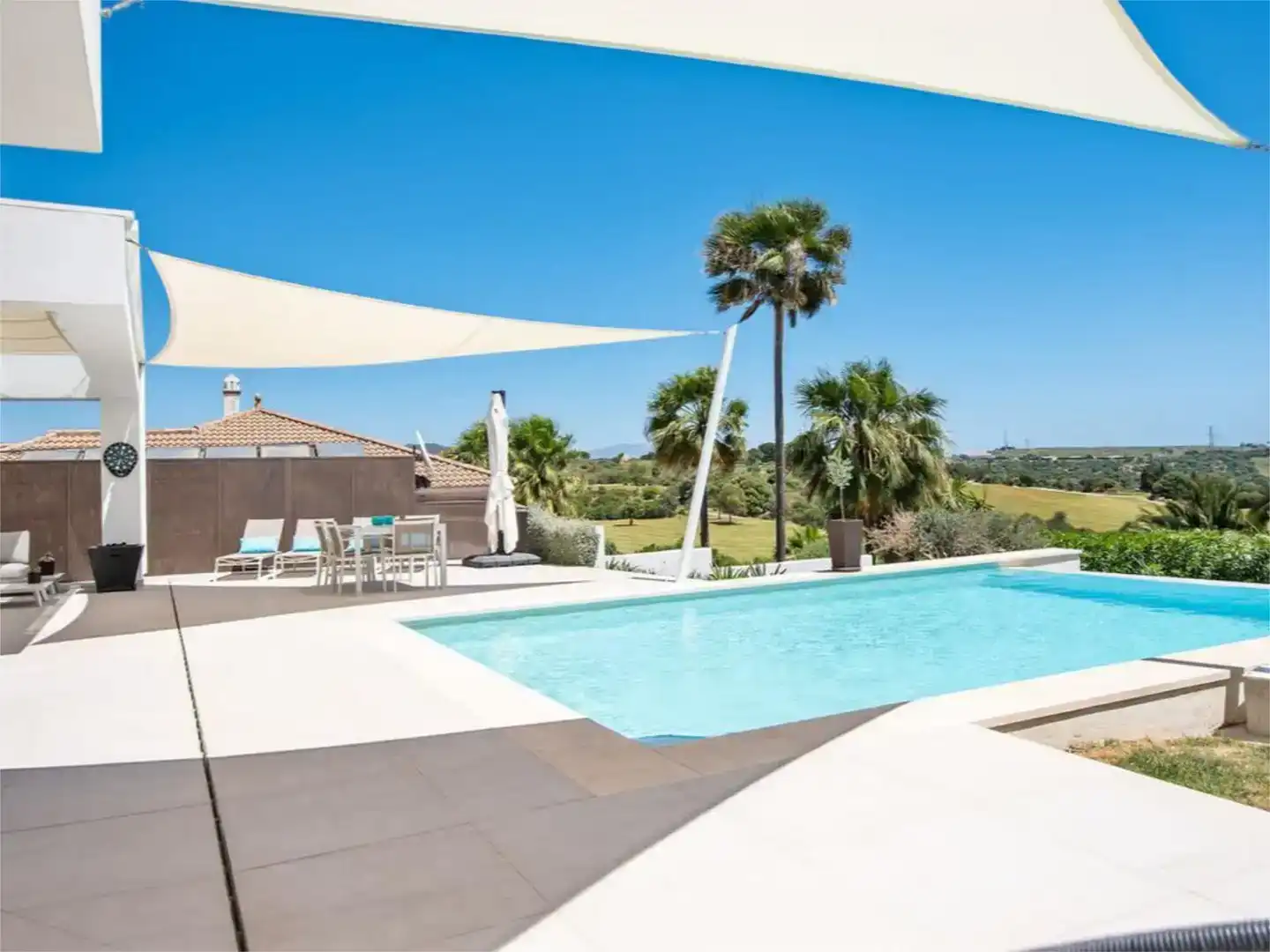 Piscina de Casa adosada de lloguer en Estepona amb Aire condicionat, Jardí privat i Parquet