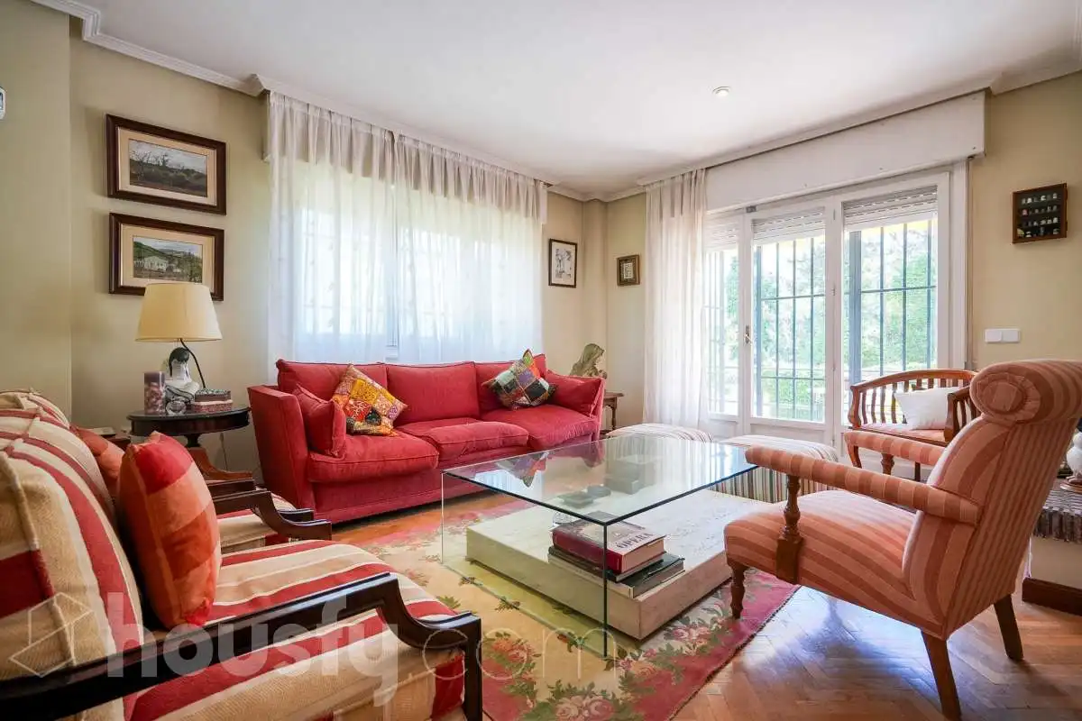 Living room of Houses for sale in Madrid  with Air Conditioner, Heating and Private garden