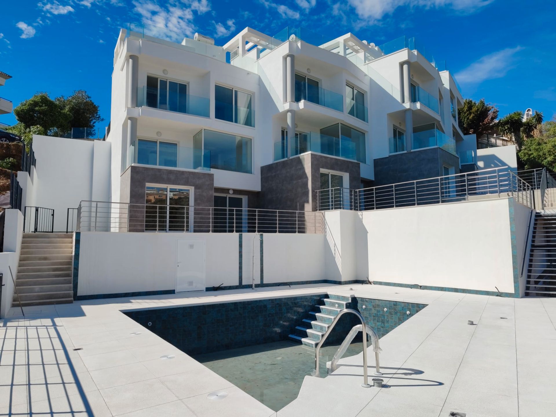 Swimming pool of Single-family semi-detached for sale in Fuengirola  with Air Conditioner, Private garden and Terrace