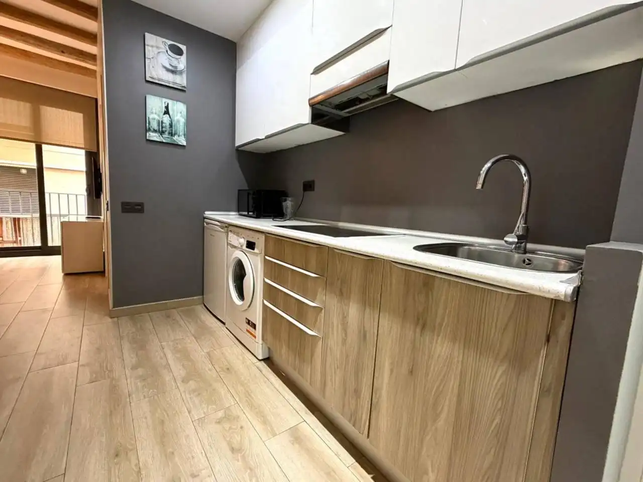 Cuina de Pis de lloguer en Barcelona amb Aire condicionat, Calefacció i Moblat