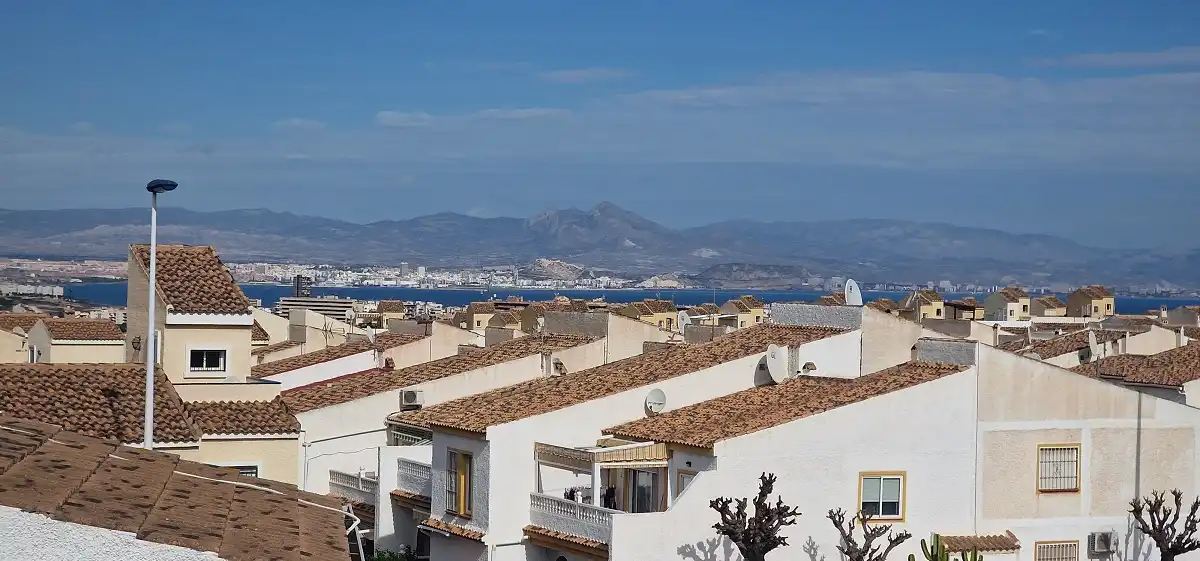 Vista exterior de Casa adosada en venta en Santa Pola con Terraza, Amueblado y Balcón