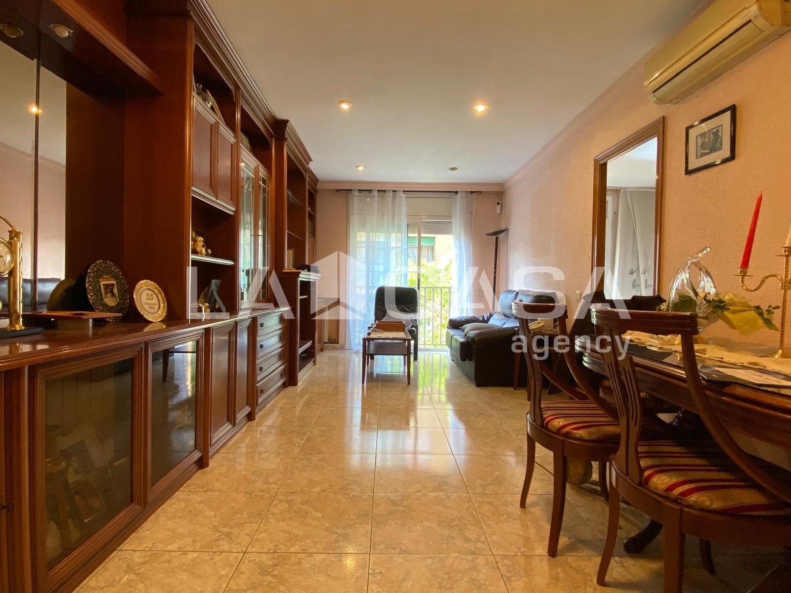 Living room of Flat for sale in Santa Coloma de Gramenet  with Heating and Balcony