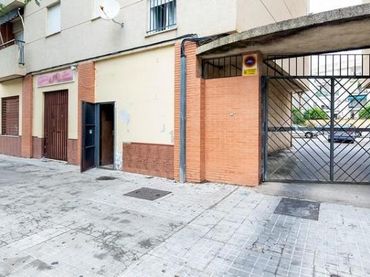 Locale commerciale in vendita a Avenida Dolores Ibárruri 2