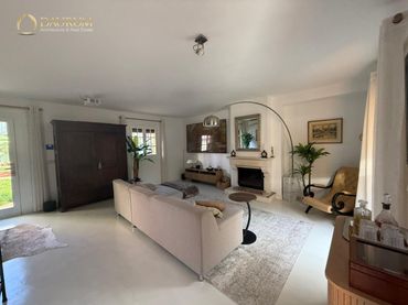 Adossat amb piscina en venda a CALLE MENCHU ESCOBAR 13