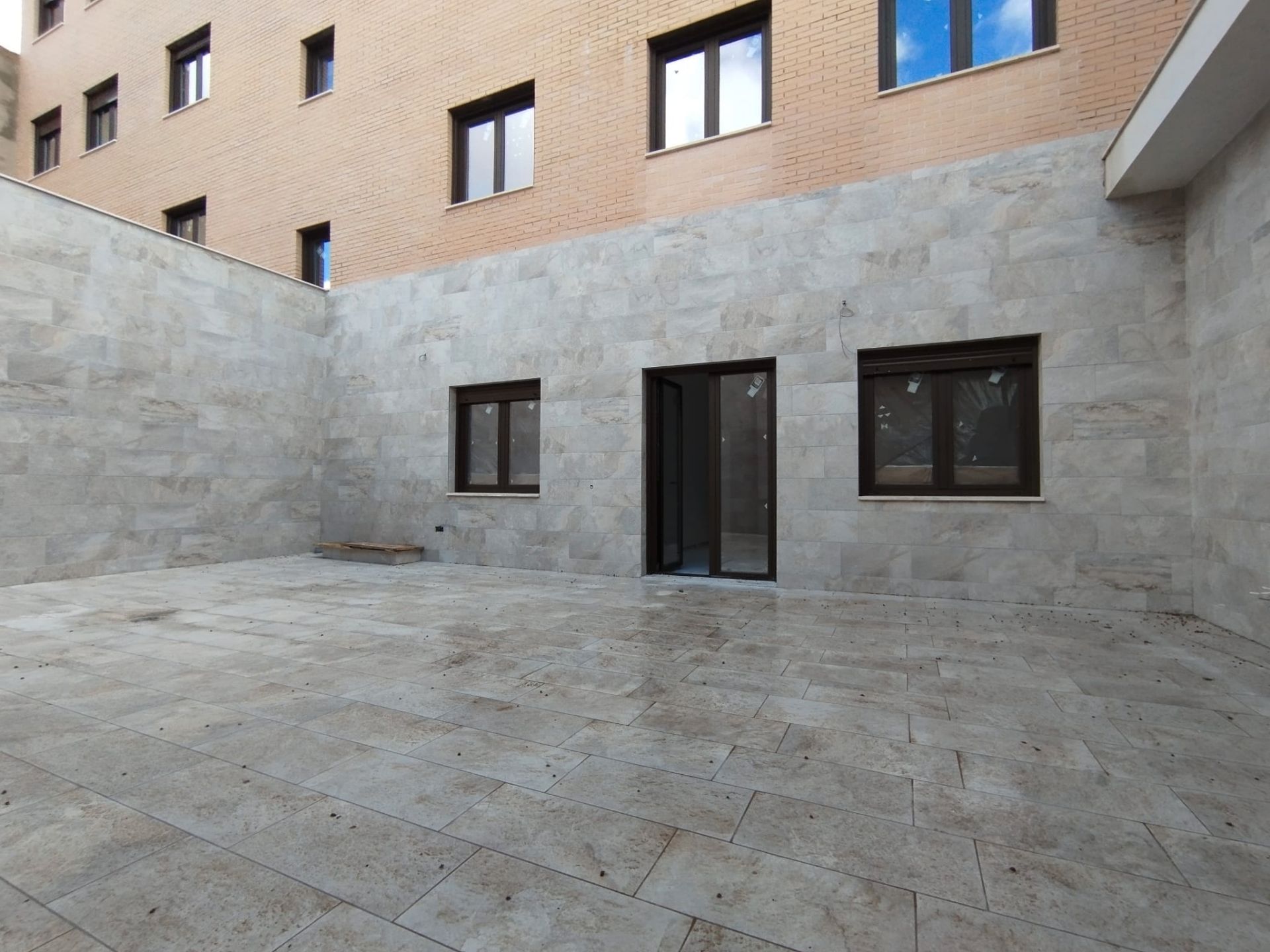 Vista exterior de Planta baixa en venda en Tomelloso amb Calefacció, Jardí privat i Traster