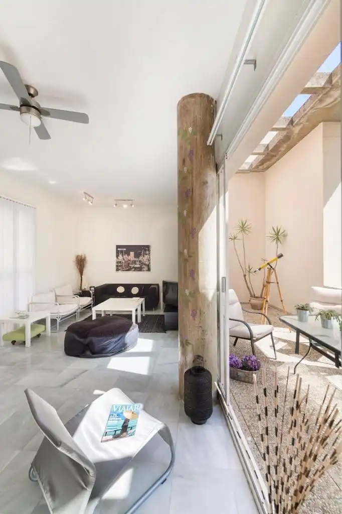 Sala d'estar de Casa o xalet de lloguer en Algeciras amb Aire condicionat i Moblat