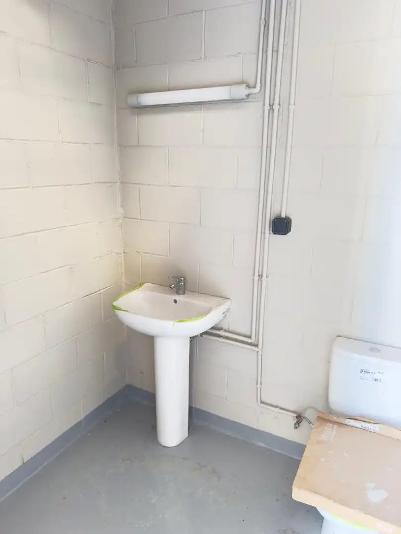 Baño de Nave industrial de alquiler en Granollers
