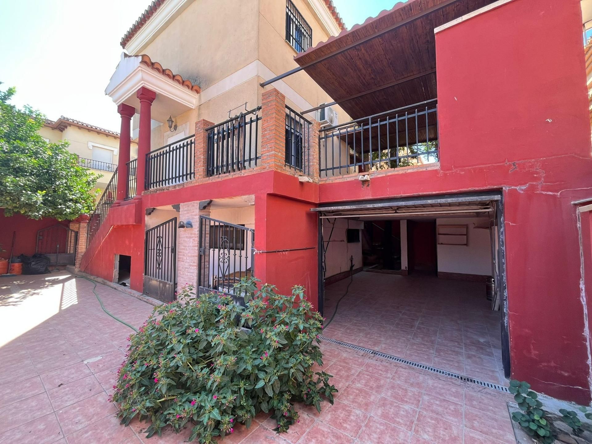 Exterior view of House or chalet for sale in Vegas del Genil  with Balcony