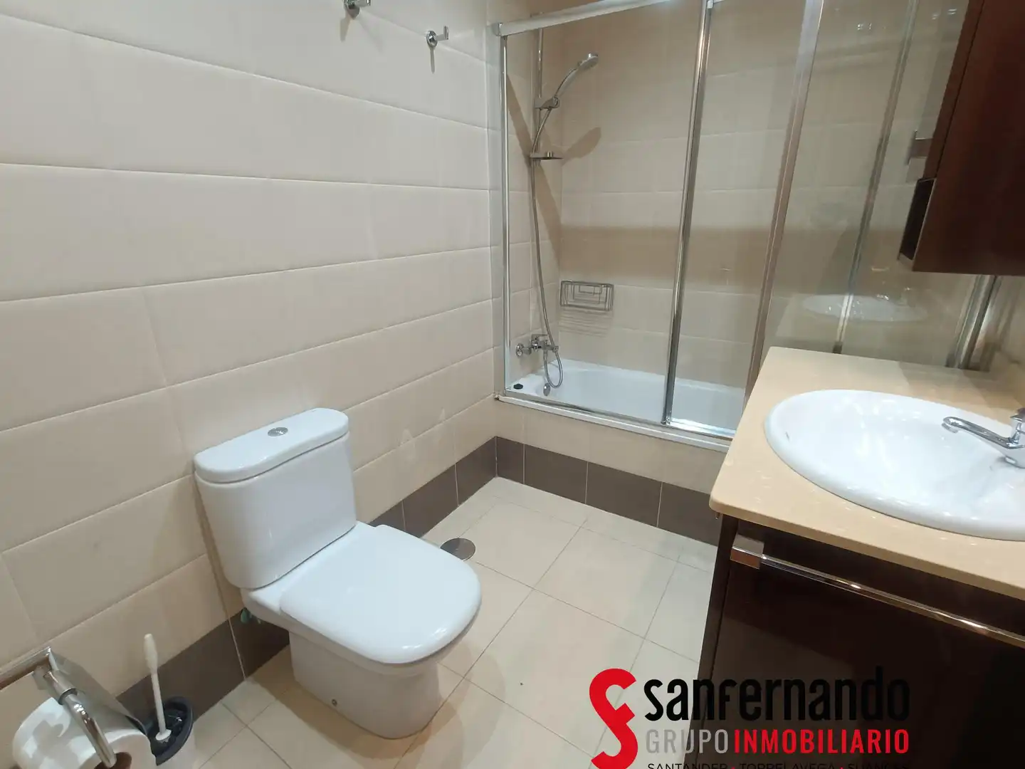 Bathroom of Flat for rent in Piélagos  with Heating and Parquet flooring