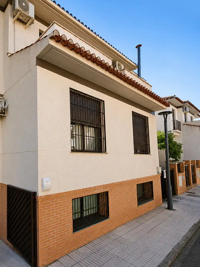 Exterior view of Houses for sale in Pulianas