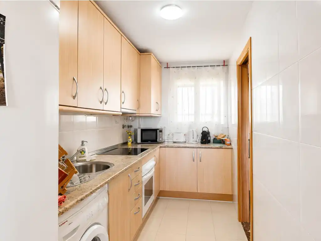 Cuina de Pis en venda en Fuengirola amb Aire condicionat, Jardí privat i Terrassa