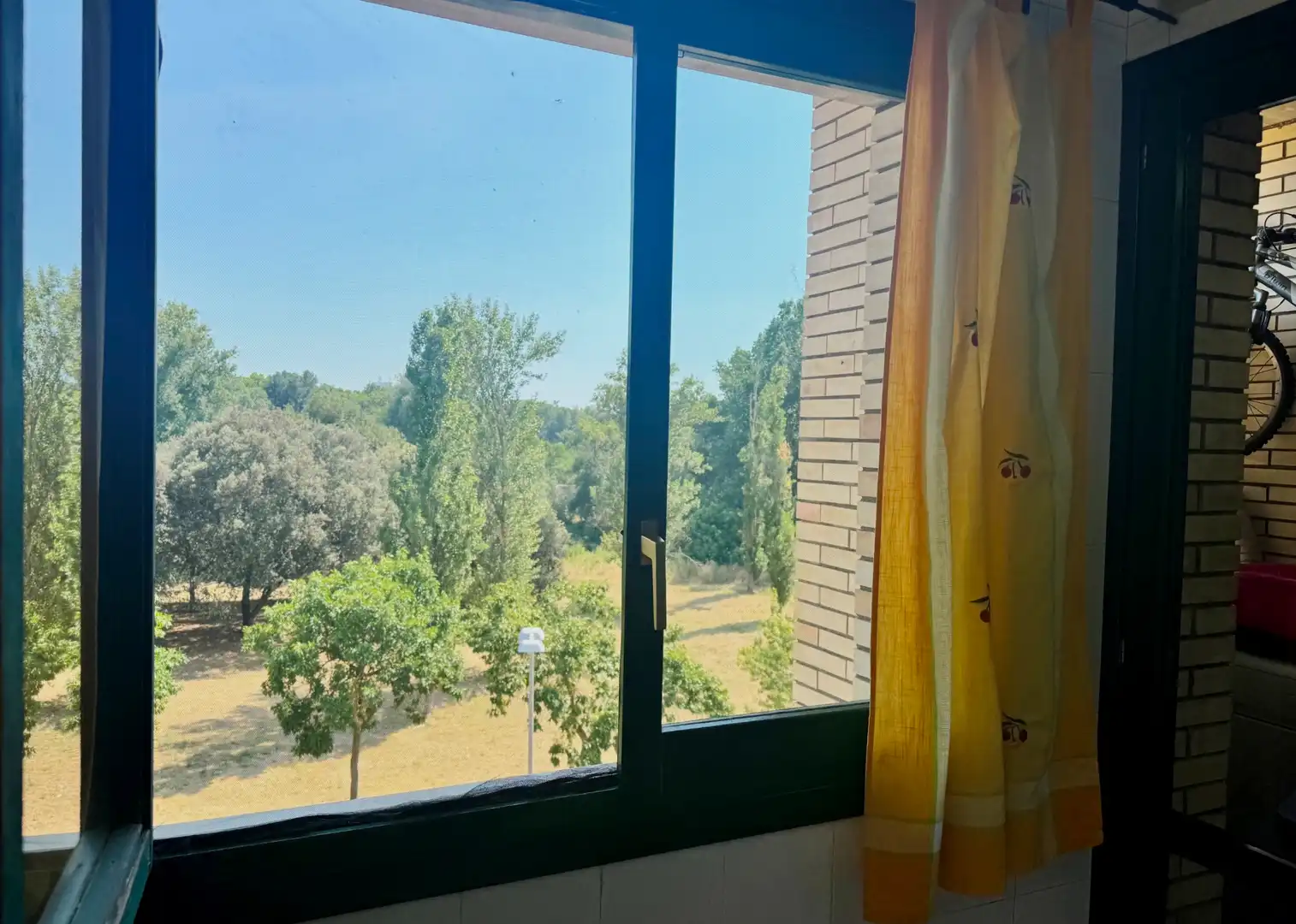 Schlafzimmer von Wohnung zum Verkauf in Girona mit Klimaanlage, Heizung und Balkon