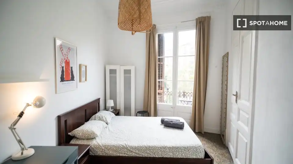 Bedroom of Flat for share in Barcelona  with Air Conditioner, Heating and Furnished