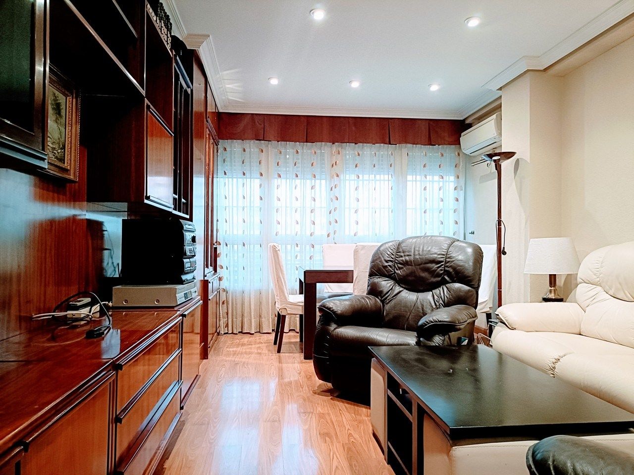 Sala de estar de Piso de alquiler en  Madrid Capital con Aire acondicionado, Calefacción y Trastero